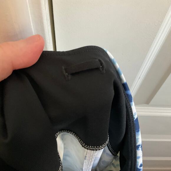 Victoria’s Secret VSX Y2K Knockout Blue Tie Dye Capri Leggings - Large - Picture 9 of 9